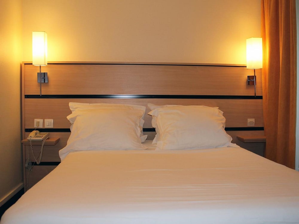 NEW HOTEL SAINT LAZARE 8/45