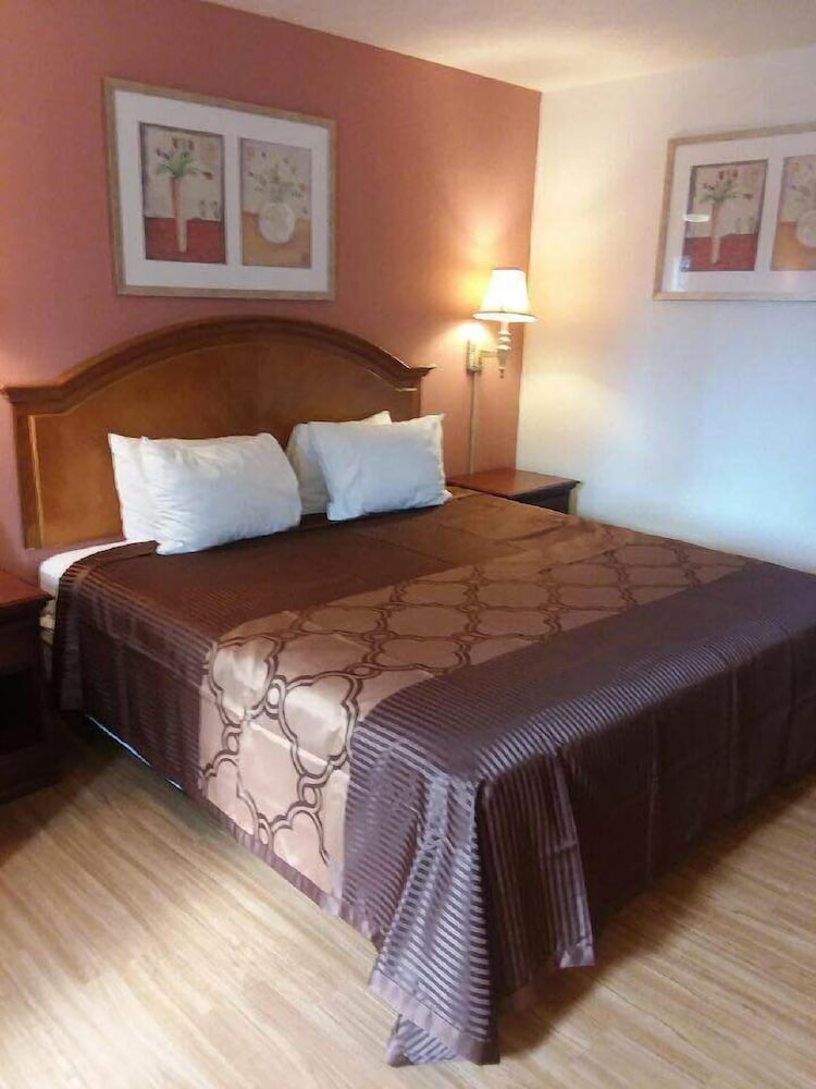 Americas Best Value Inn Marion IL 19/35