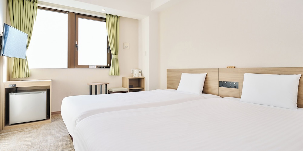 HOLLYWOOD, TWIN BEDS