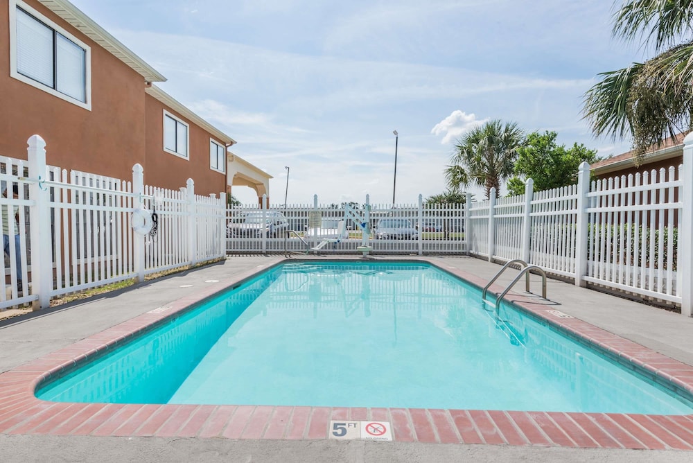 Days Inn by Wyndham Sulphur LA 10/58