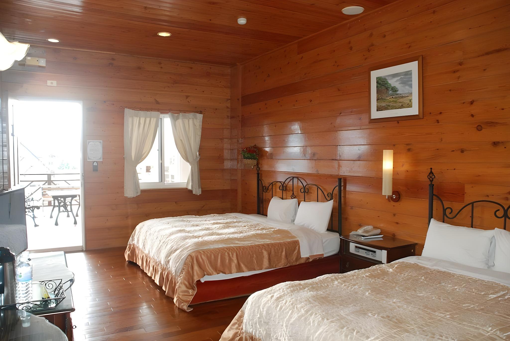 غرفة كومفورت ثلاثية بسريرين مزدوجين