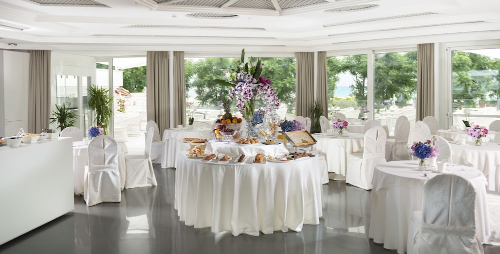 Atlantic Hotel Riccione 61/75