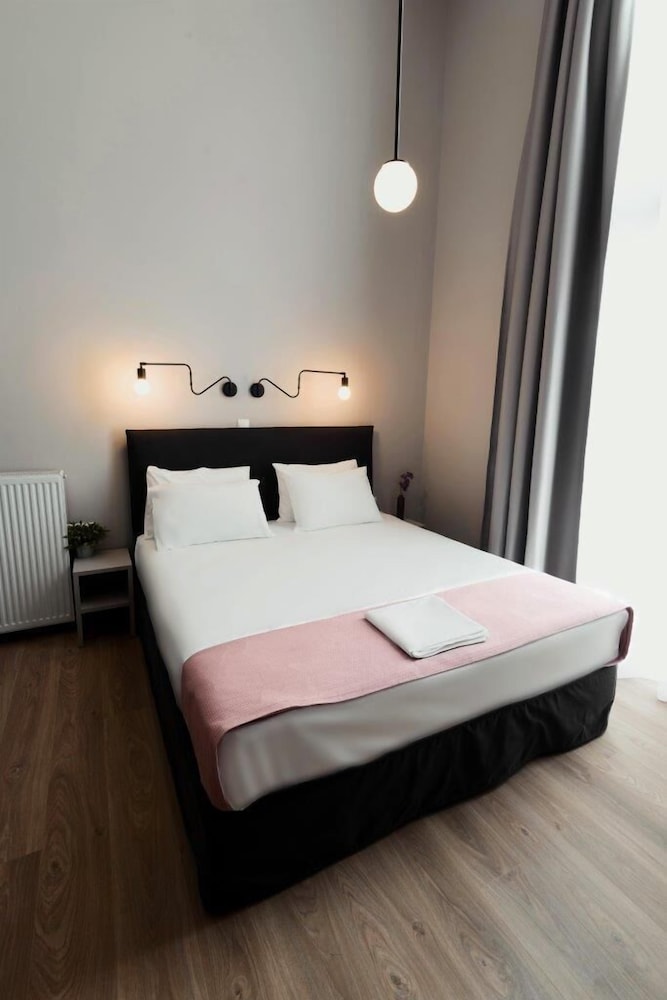 BED in Athens 14/48