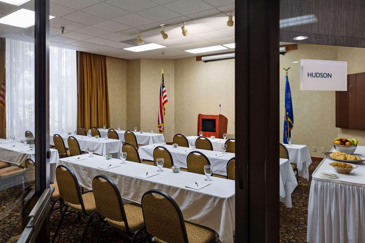 Radisson Hotel Bismarck 37/44