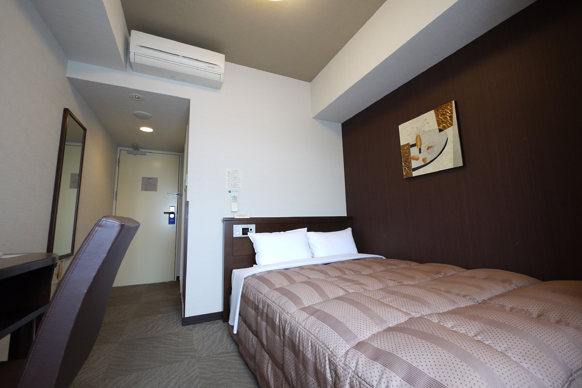 ROOM, DOUBLE BED