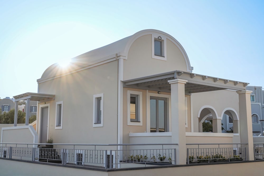 The Noverian Bios Caldera, Sunset Suites in SANTORINI