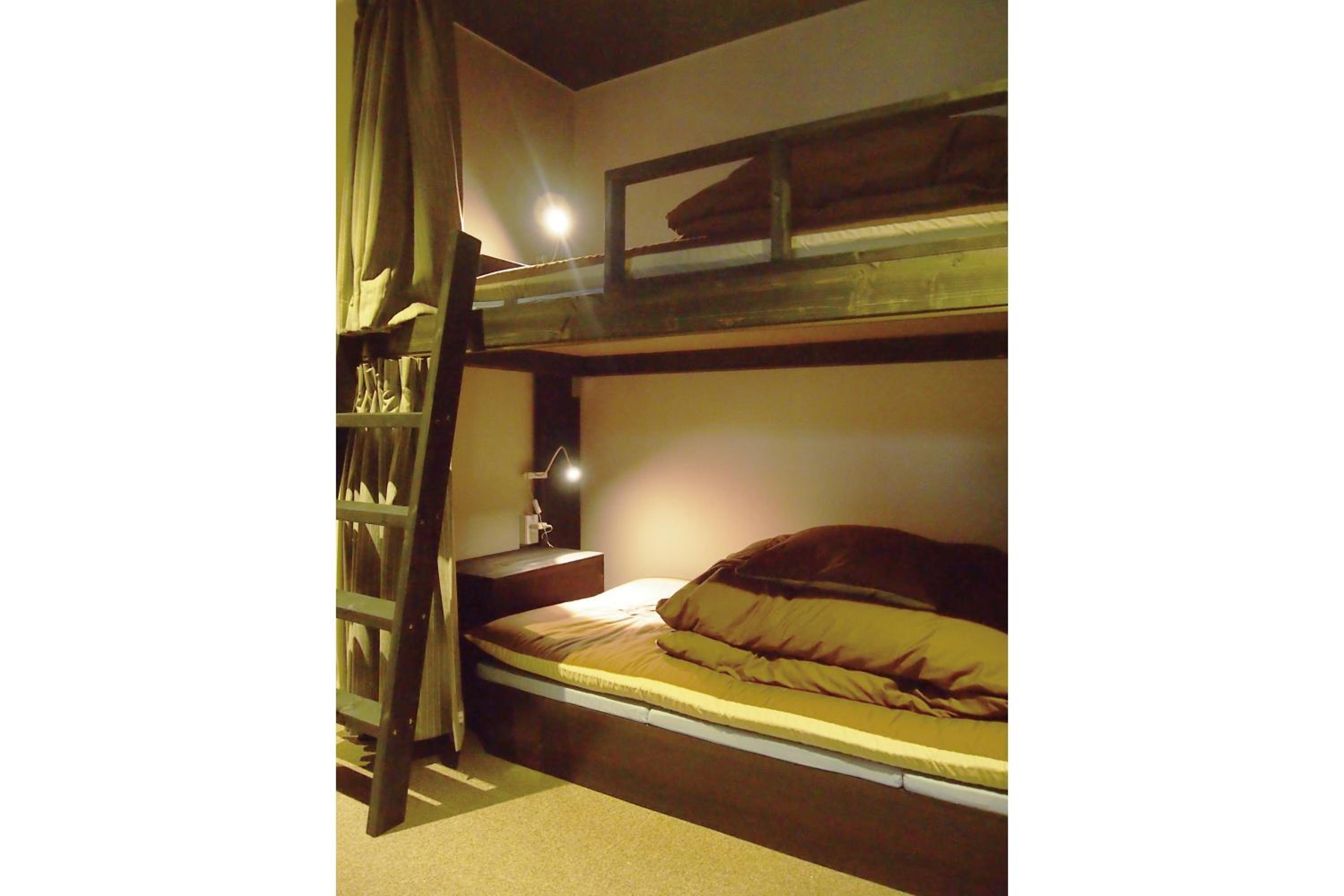 Female Dorm, Female Only, 6 Beds, Shared Bathroom