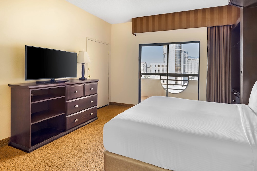 STUDIO, QUEEN MURPHY BED, BALCONY
