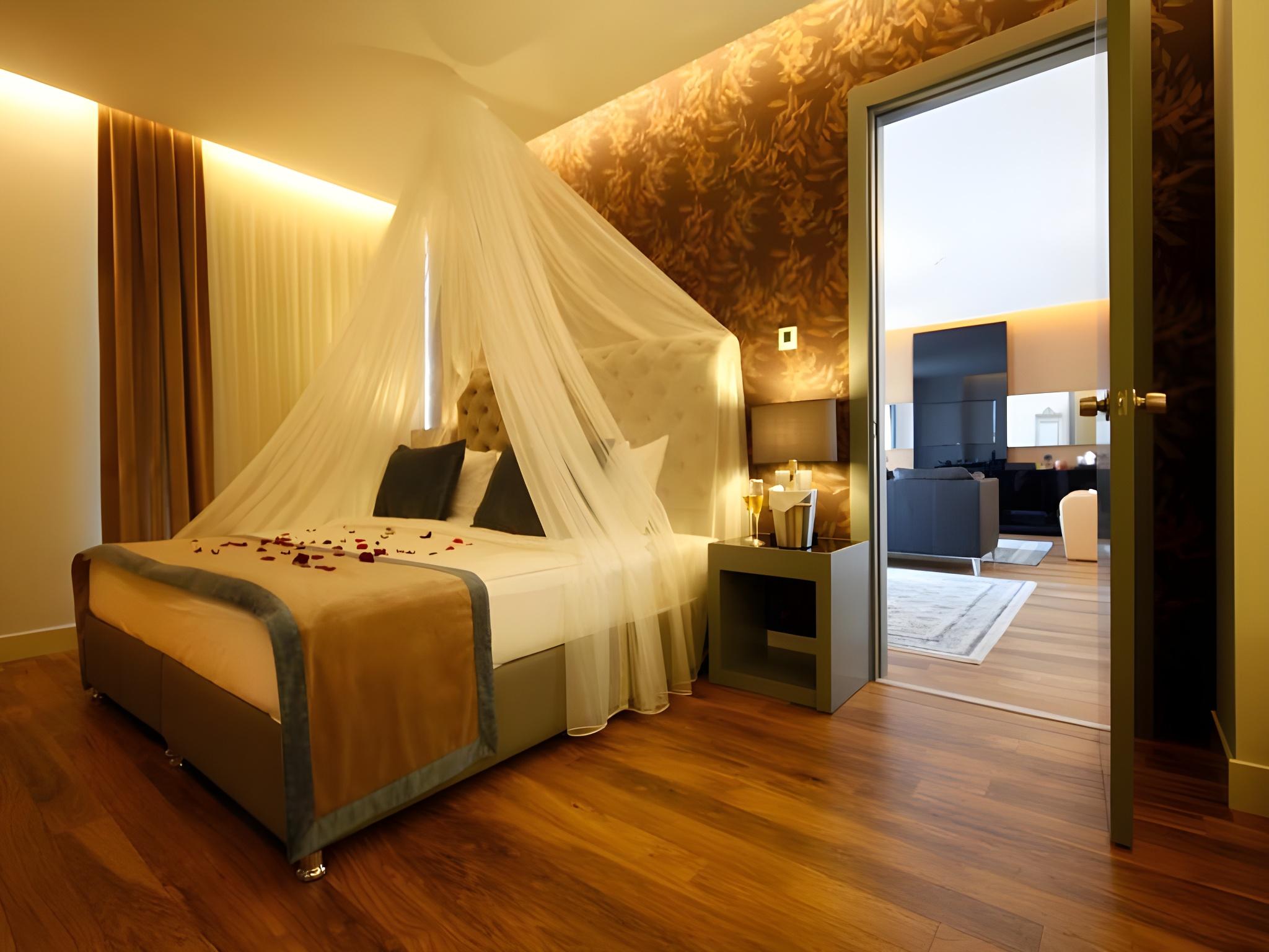 Suite, King Bed, Attic