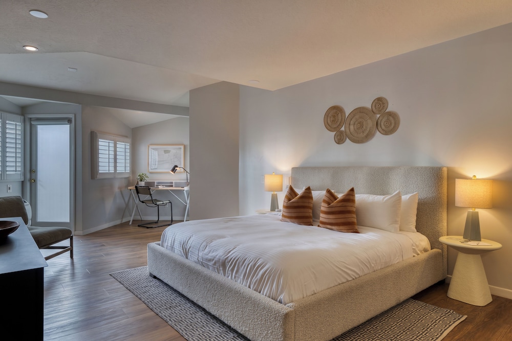 Classic, King Bed, Low Floor