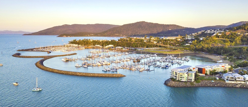 Peninsula Airlie Beach 48/50