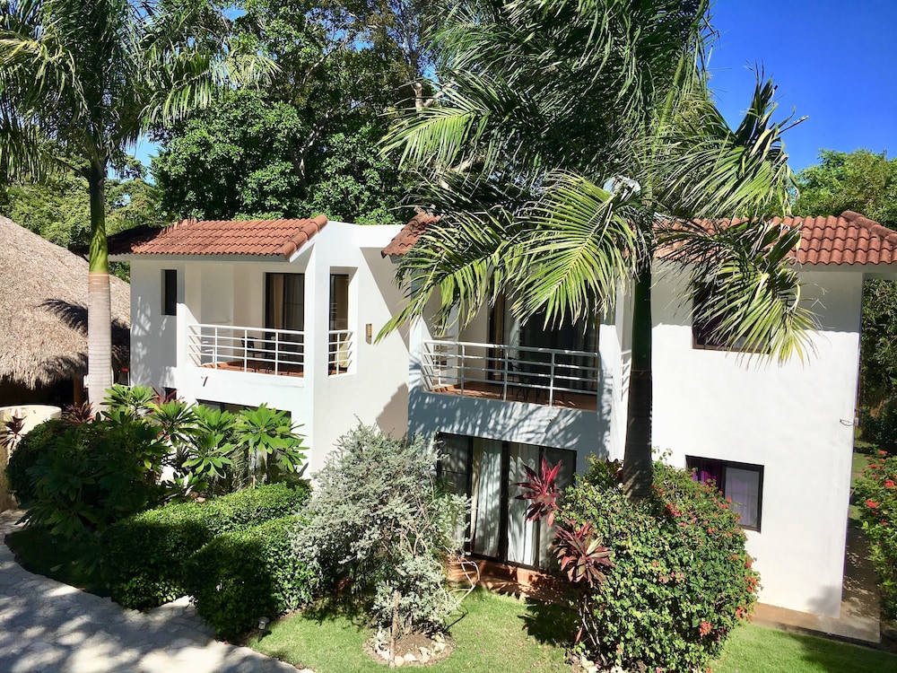 Coral Blanco Hotel 68/73