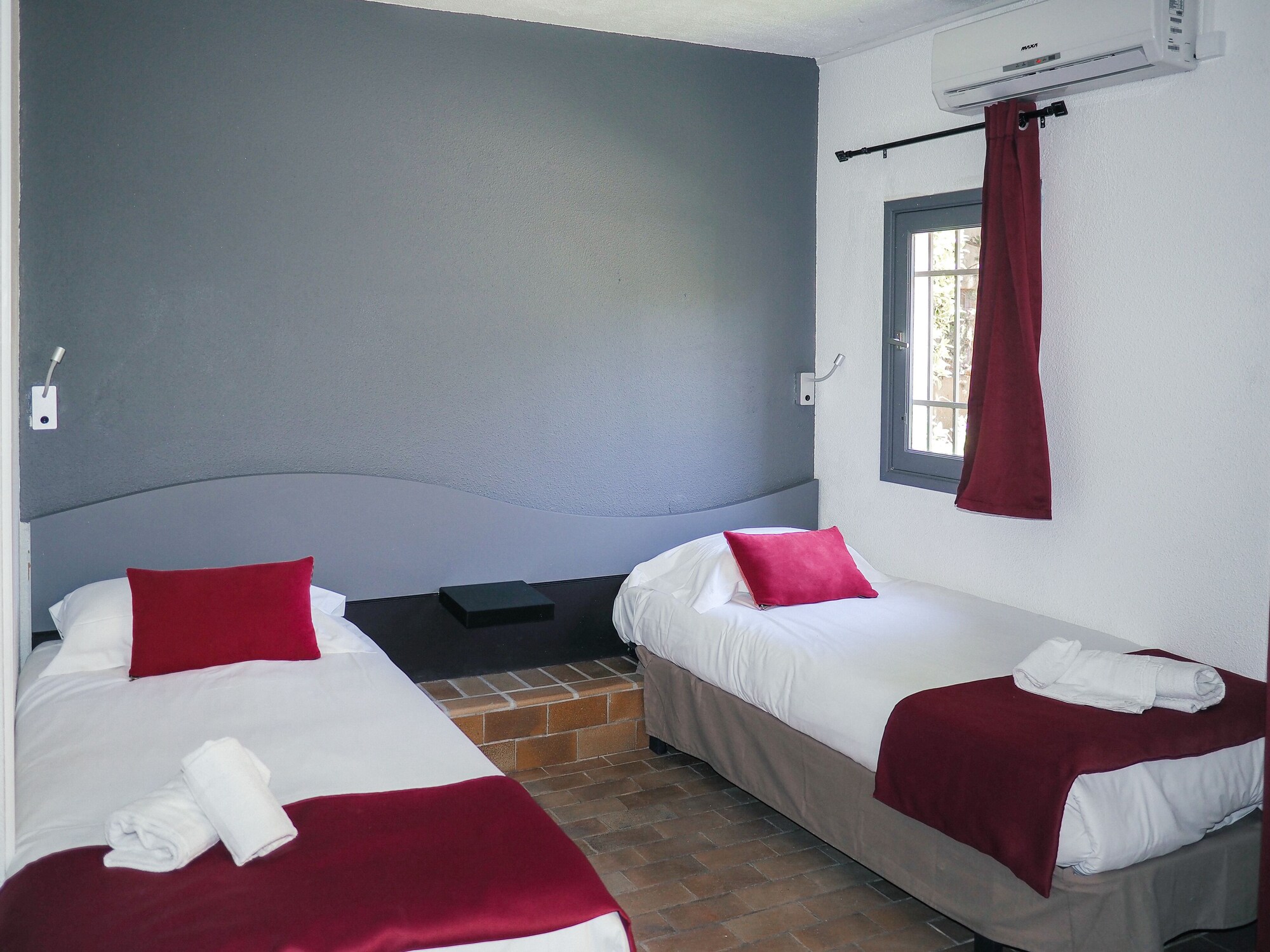 Standard, Twin Beds