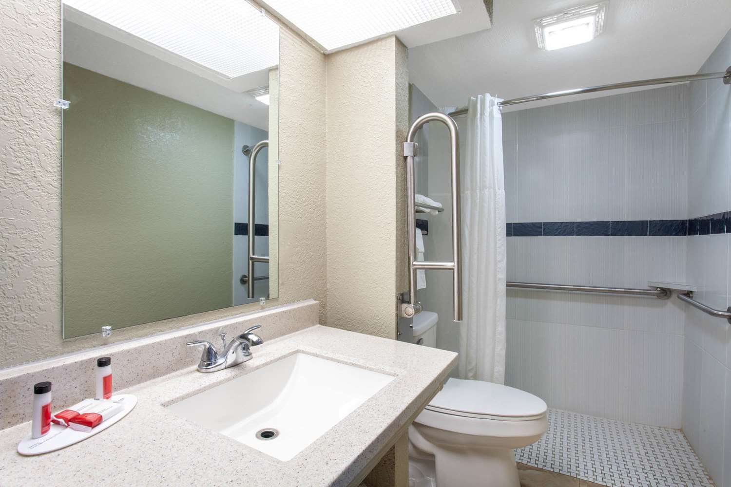 Travelodge By Wyndham Deltona 46/48