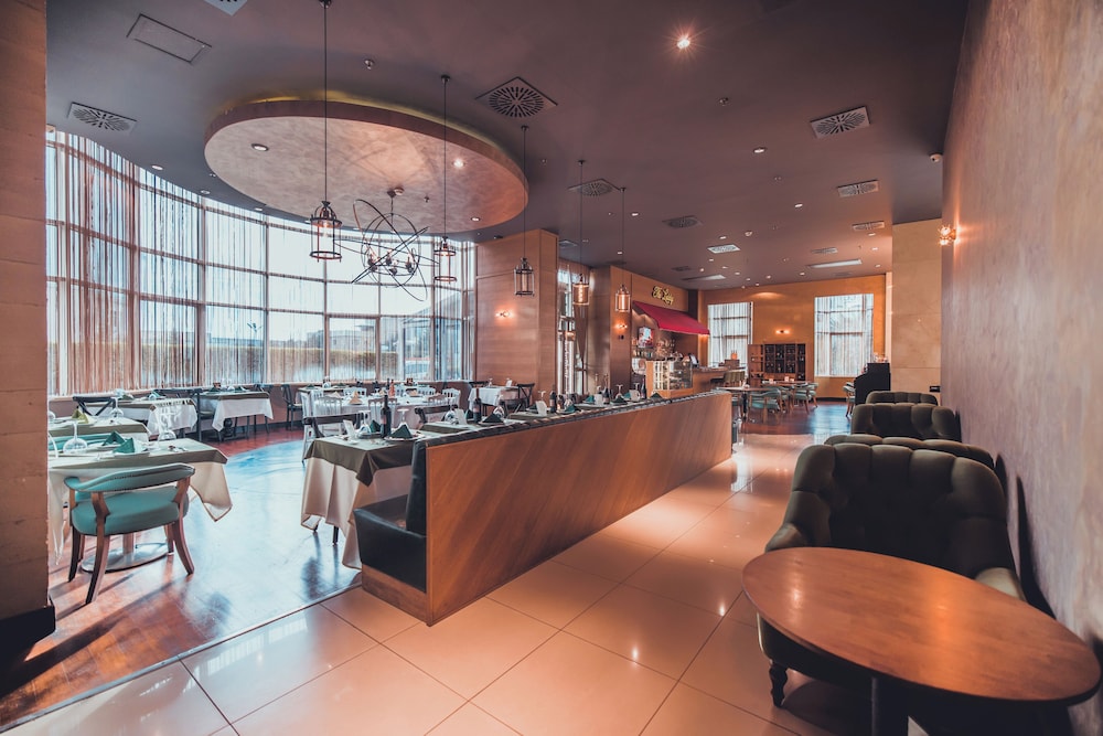 Wow Airport Hotel 12/50