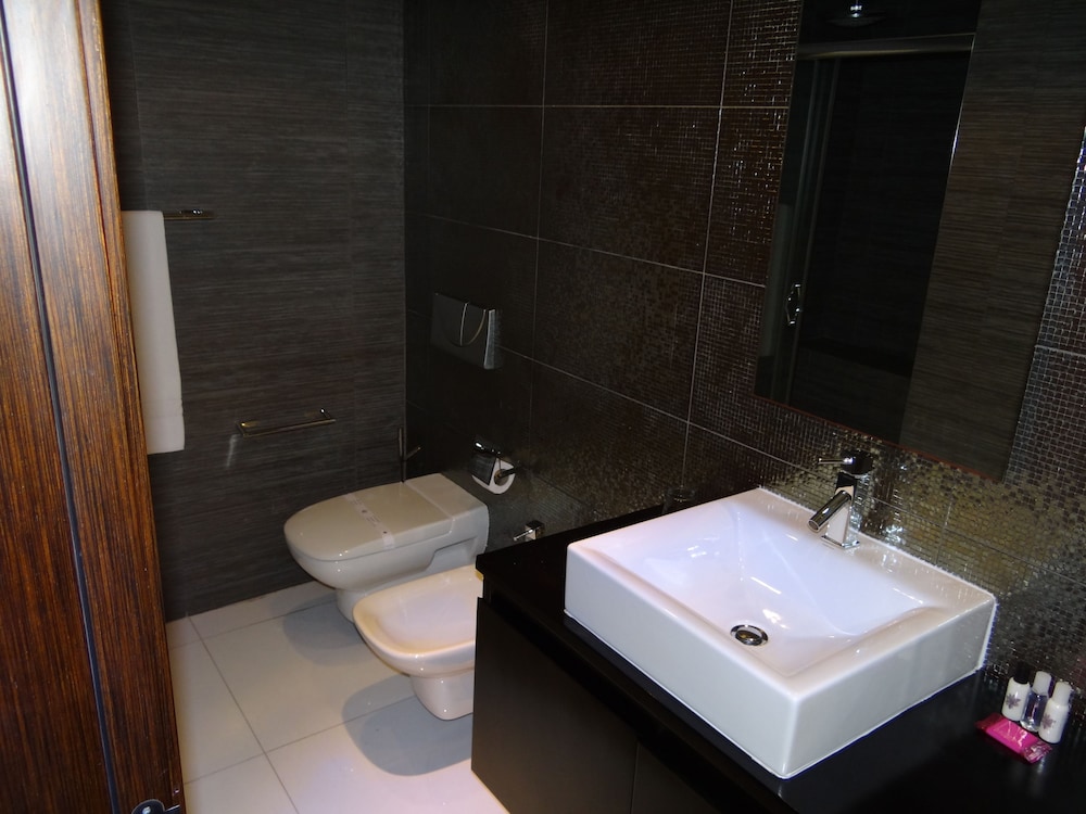 RK Suite Hotel 42/44