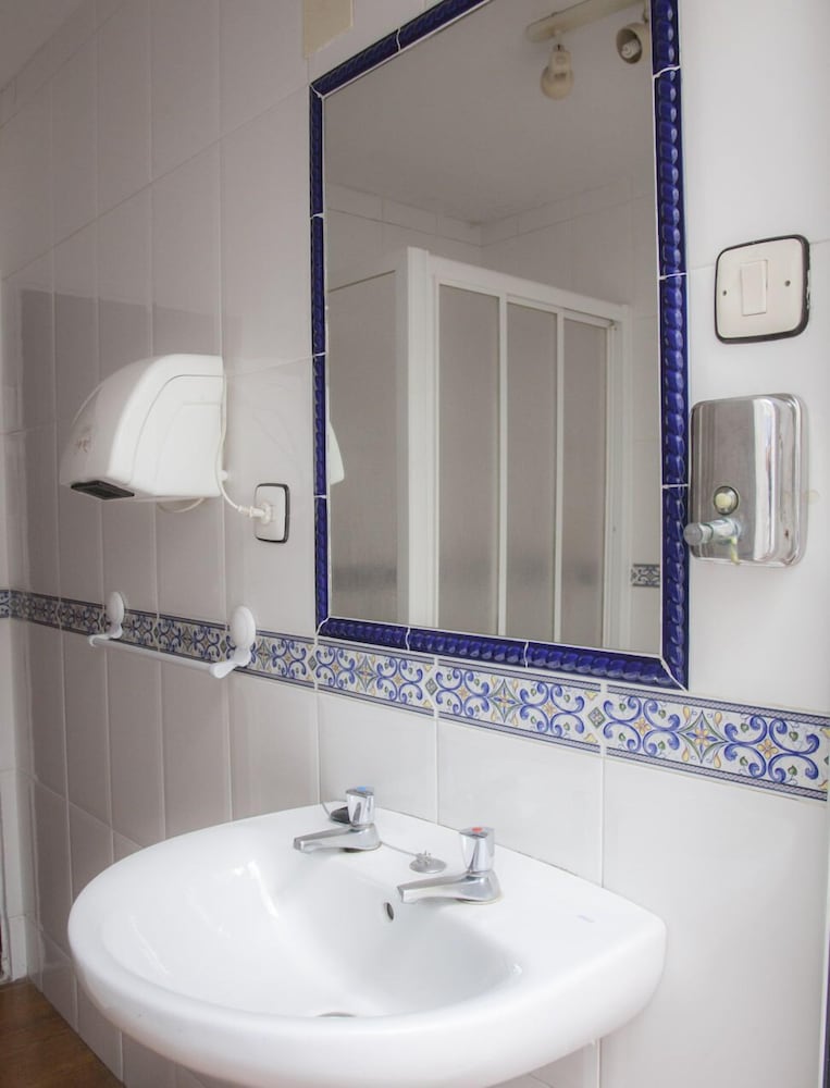 Hostal Paris 5/24