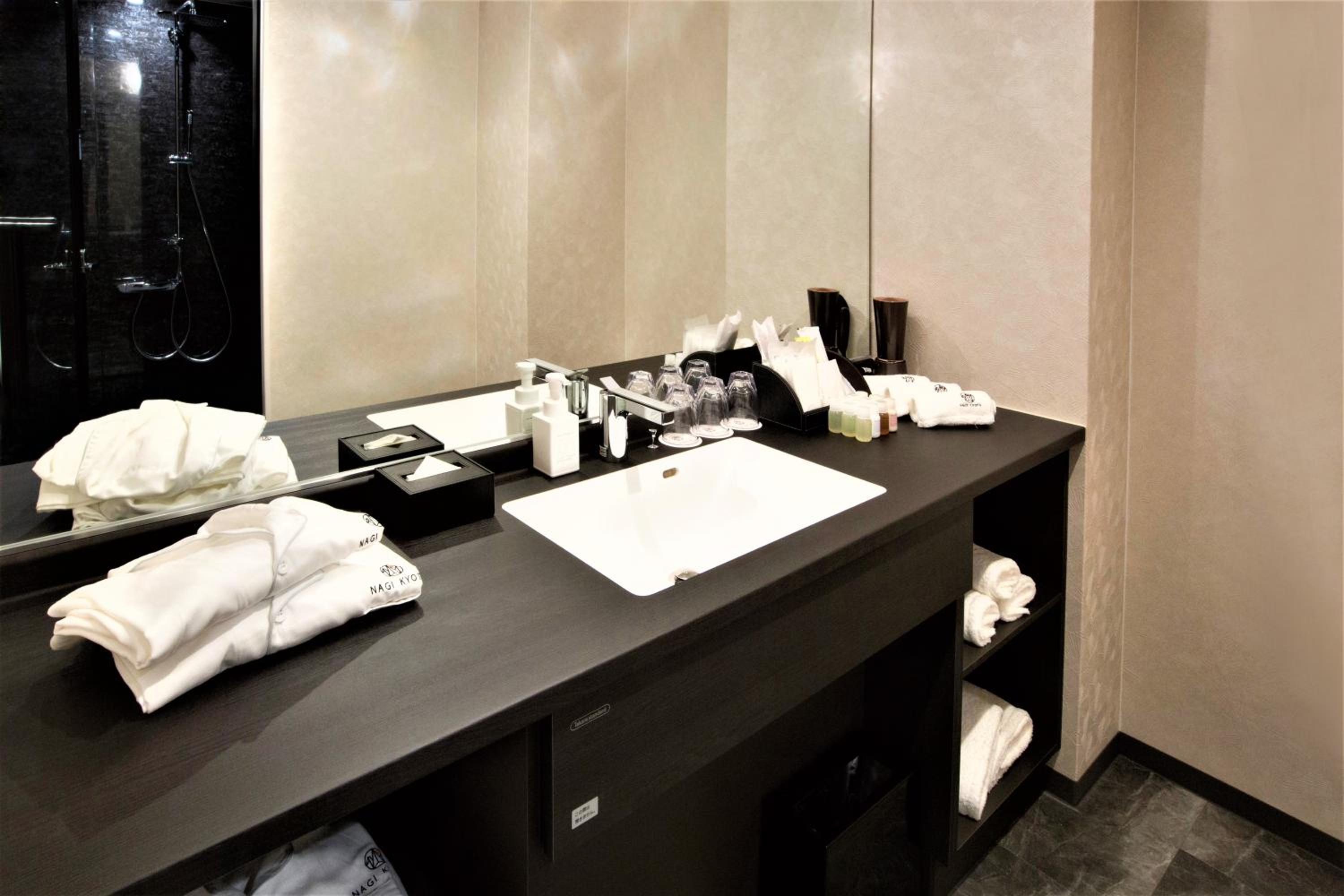 Room, Queen Bed, Homm Stay Nagi Sanjo Kyoto By Banyan Group 7/7