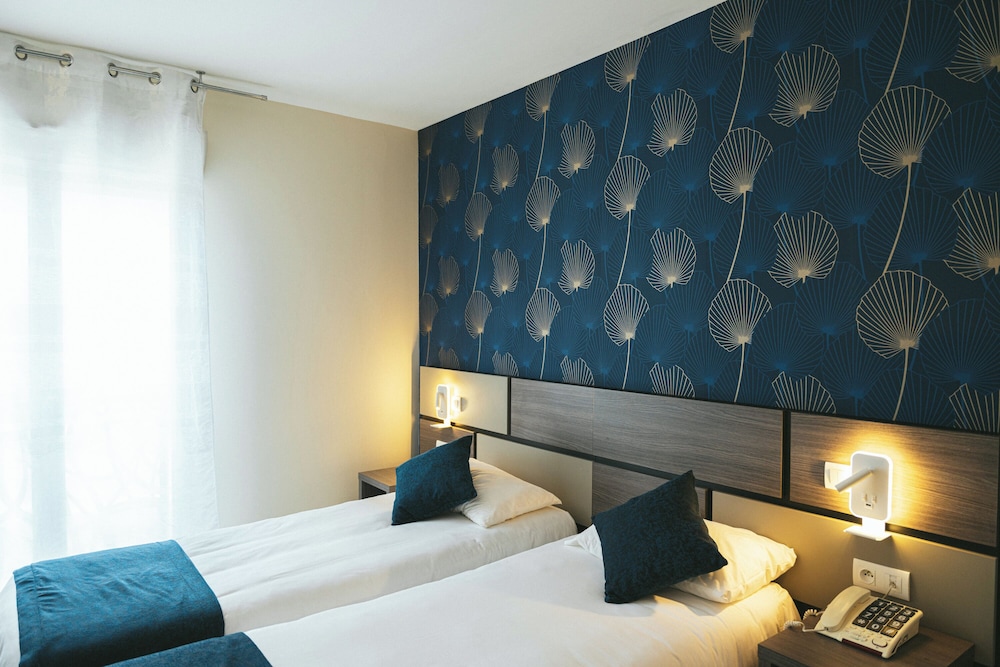 Hotel Holidays and Work 11/44