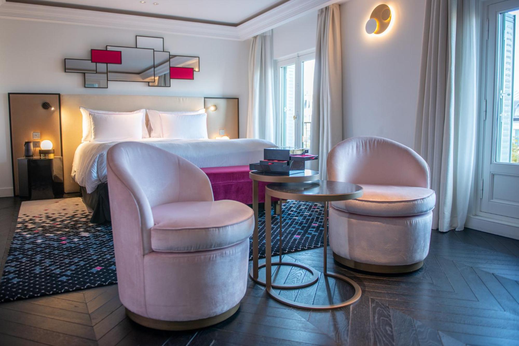 Deluxe, Double Bed, Eiffel View