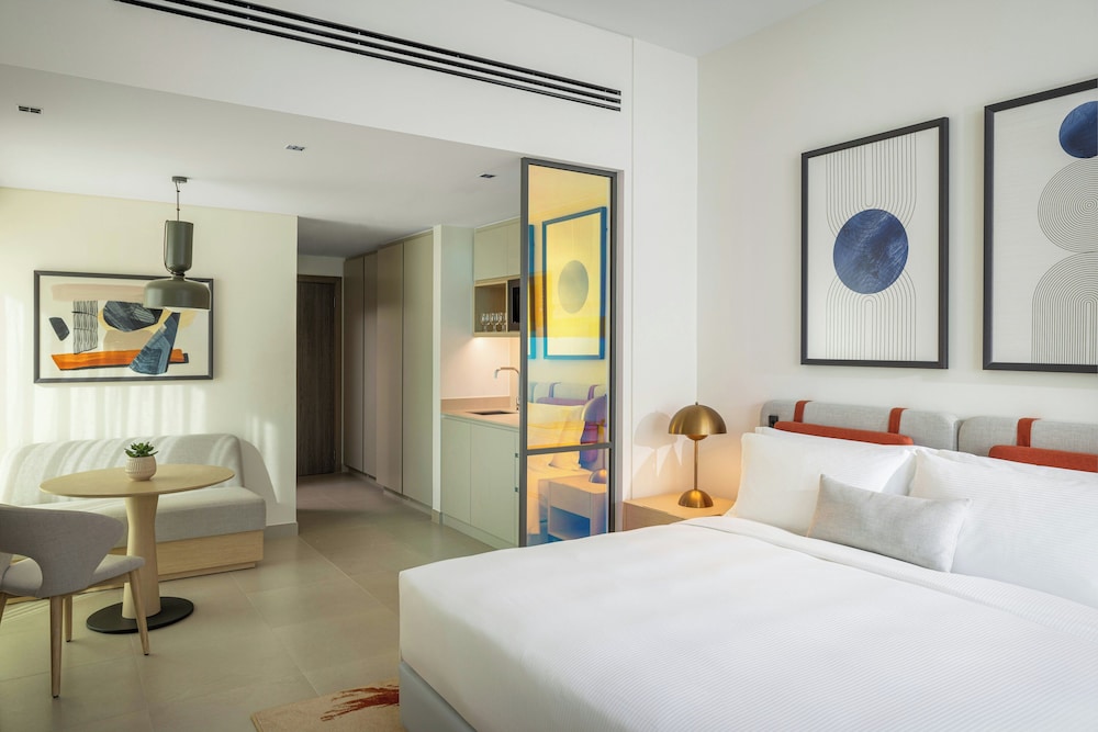 Connecting, Family, King Bed