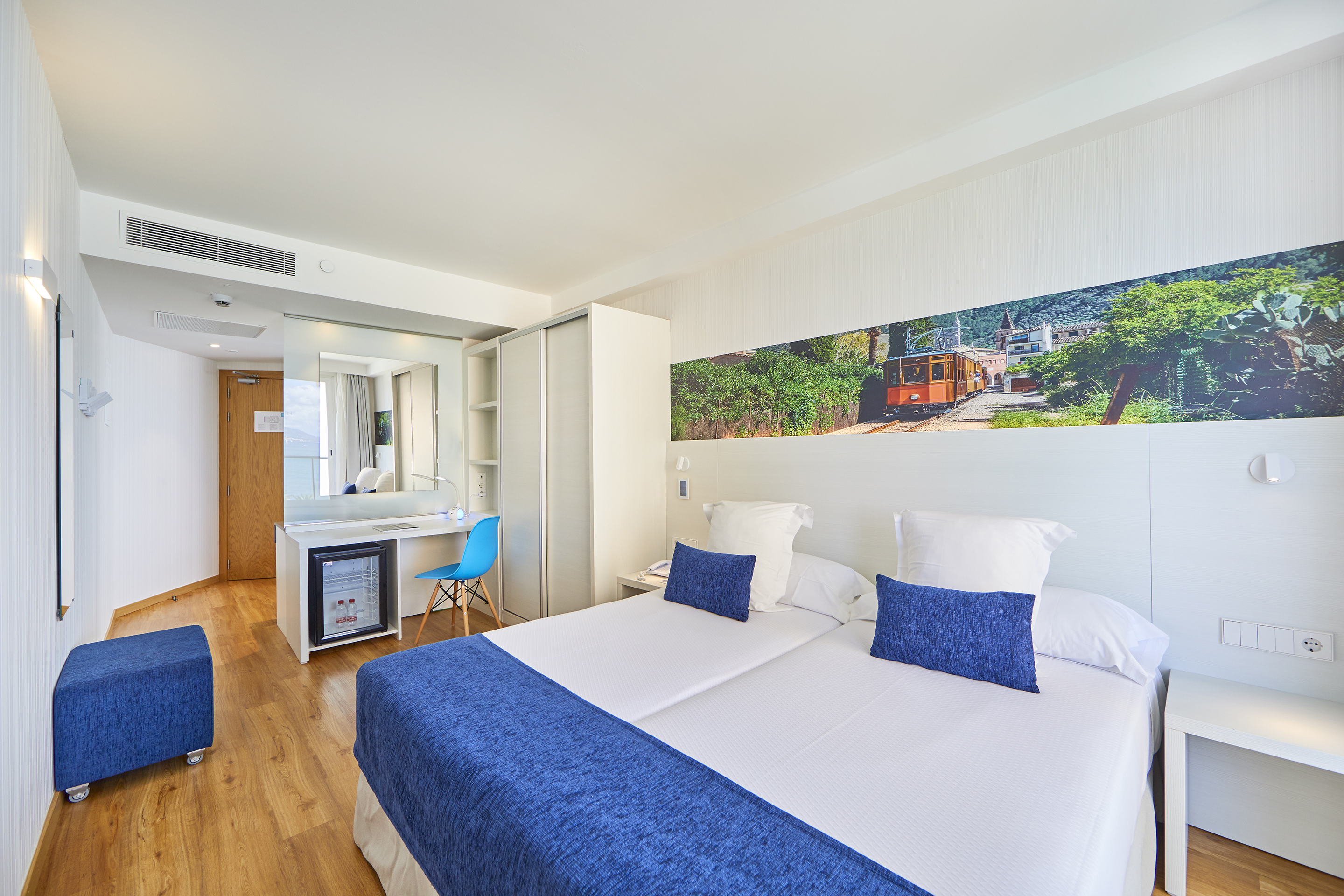 Room, Double Bed, Lateral Side Sea View