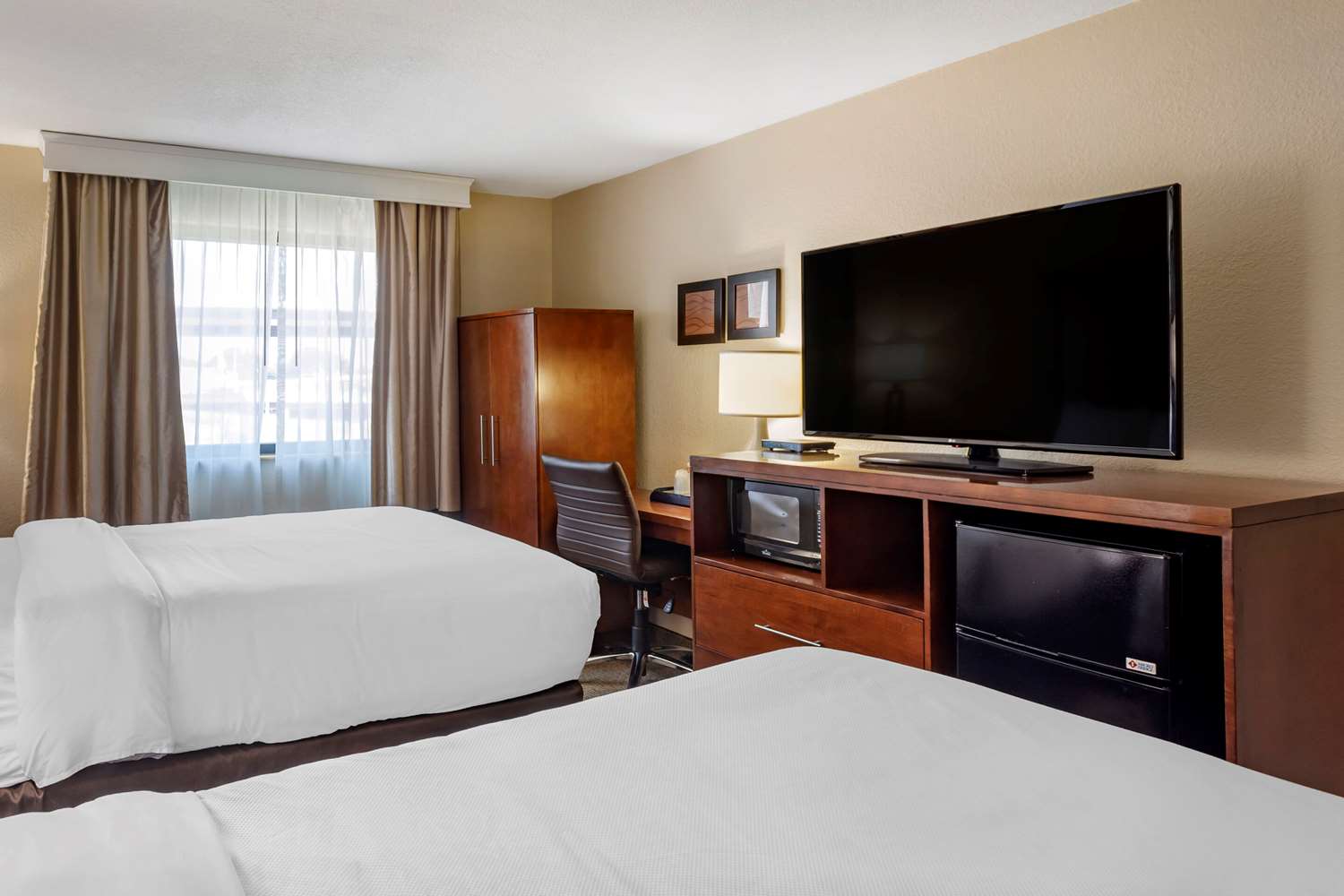 ROOM, 2 DOUBLE BEDS