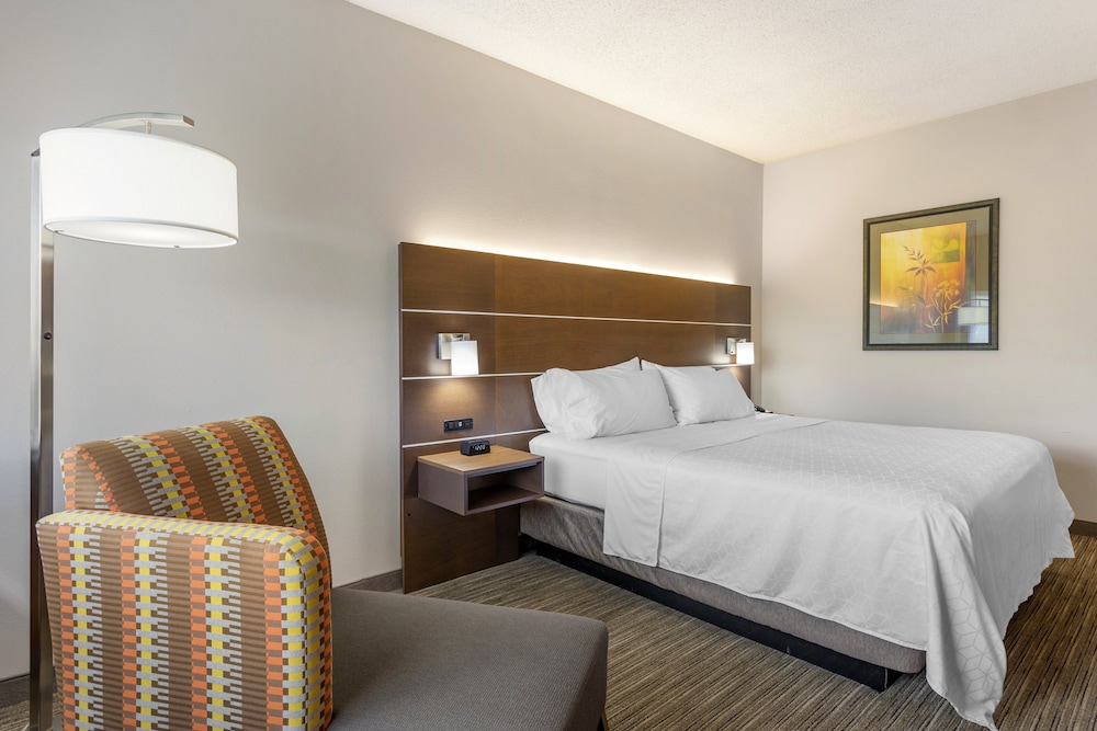 Holiday Inn Express Branson-Green Mountain Drive 24/72