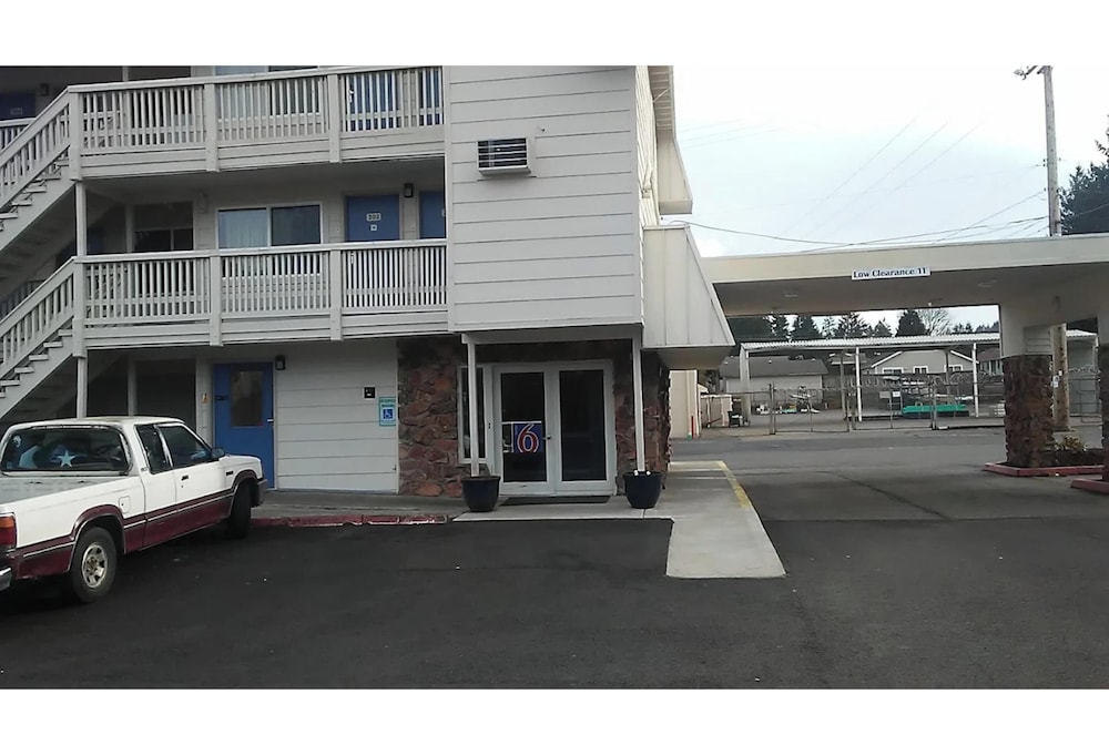 Motel6 Bremerton, WA 25/33