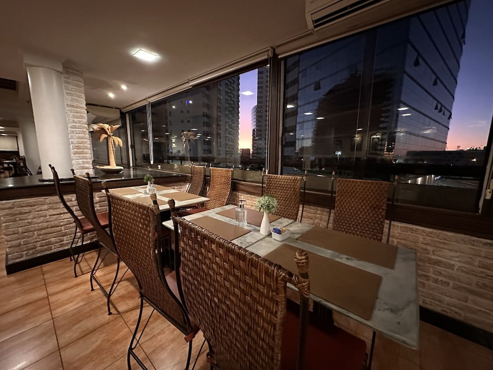 Manhattan Plaza 54/65