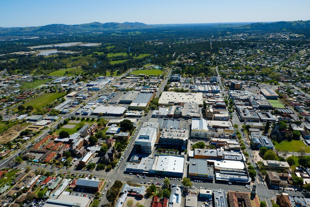 Mantra Albury Hotel 68/70