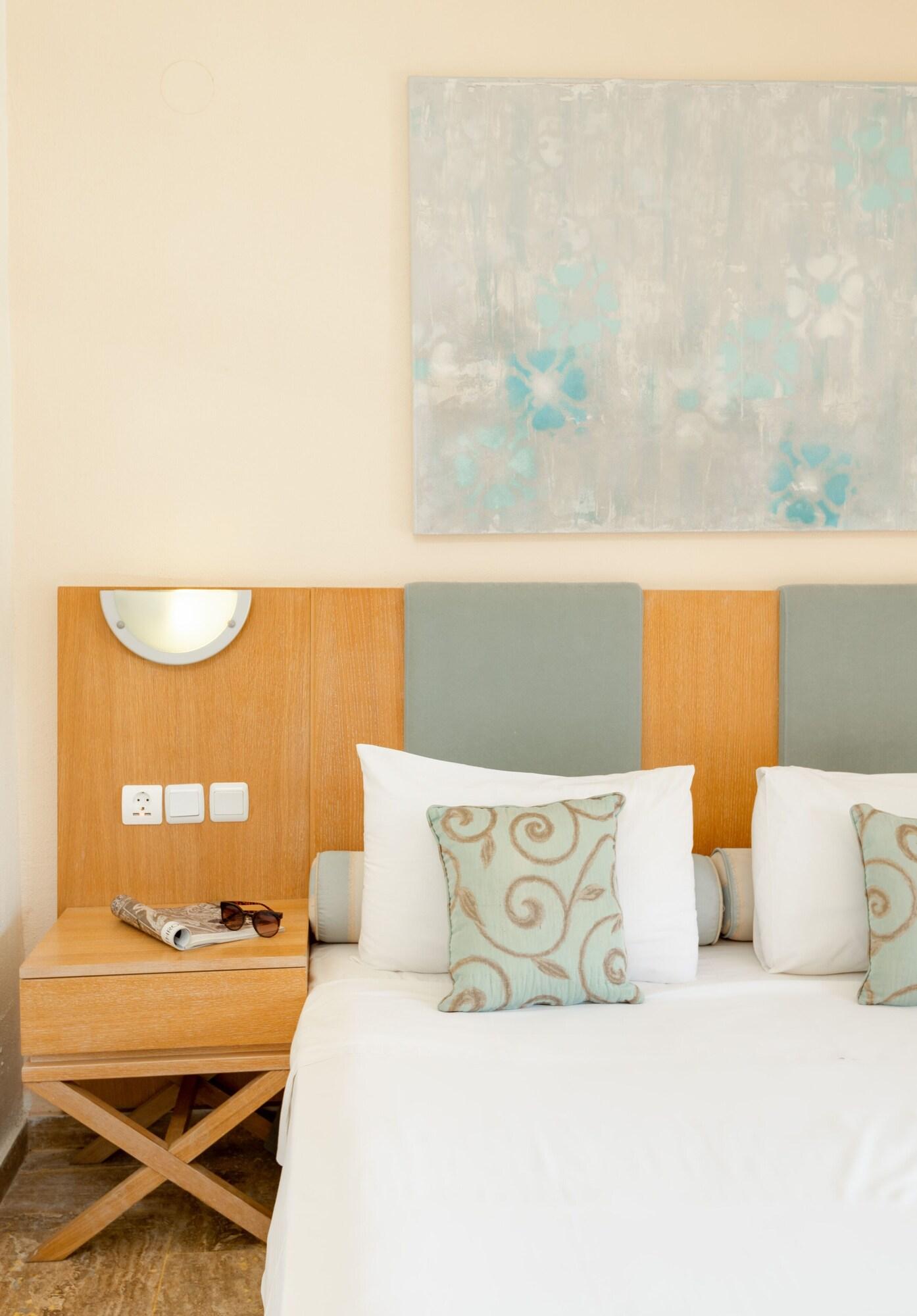 Regos Resort Hotel 54/78