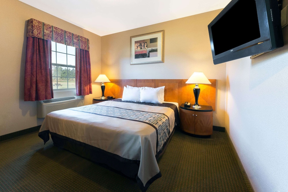 2 Bedrooms, Suite, King and Queen Bed, Sofa