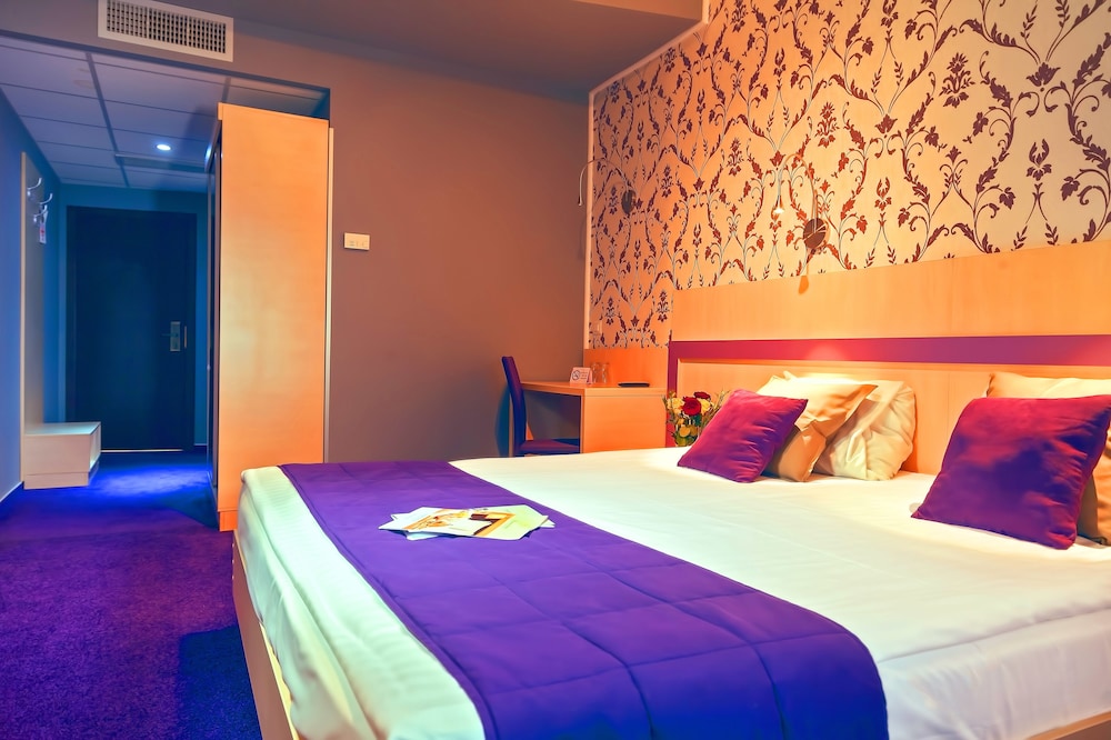 غرفة سوبيريور بسرير كوين، Trianon 9/10