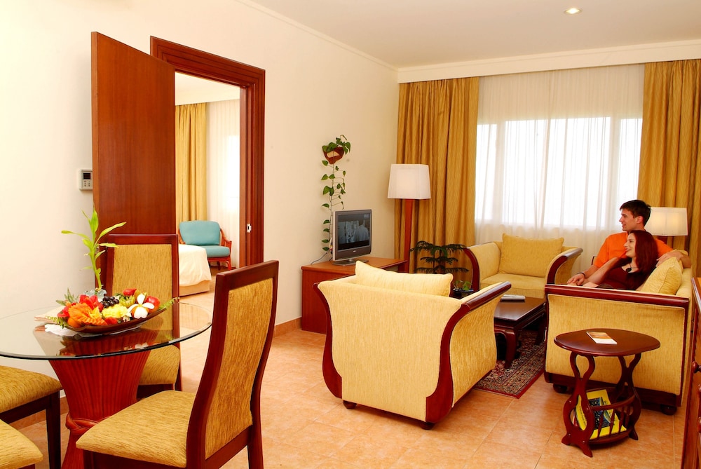 HULHULE ISLAND HOTEL 36/55