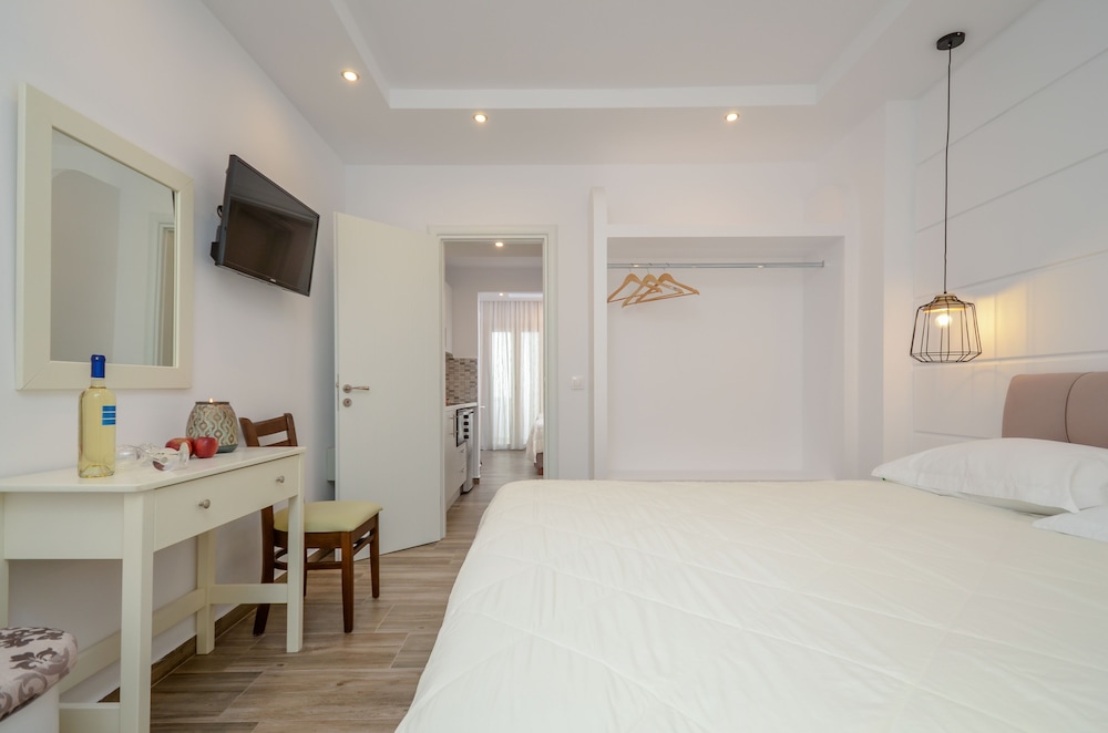 Sun Beach Hotel 16/59