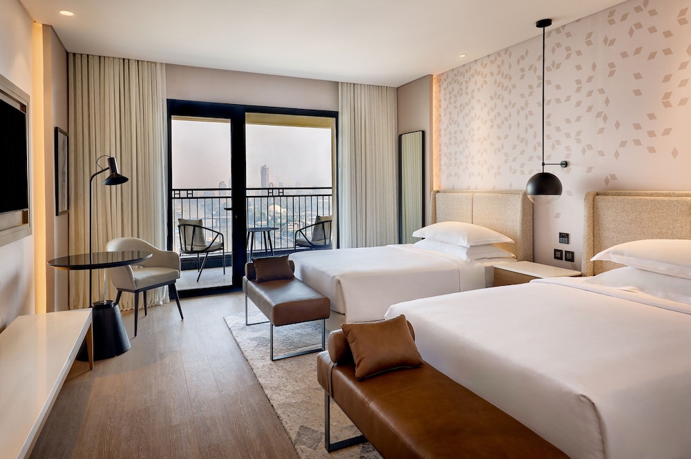2 Bedrooms, Family Suite, 2 Double Beds, River View, Balcony