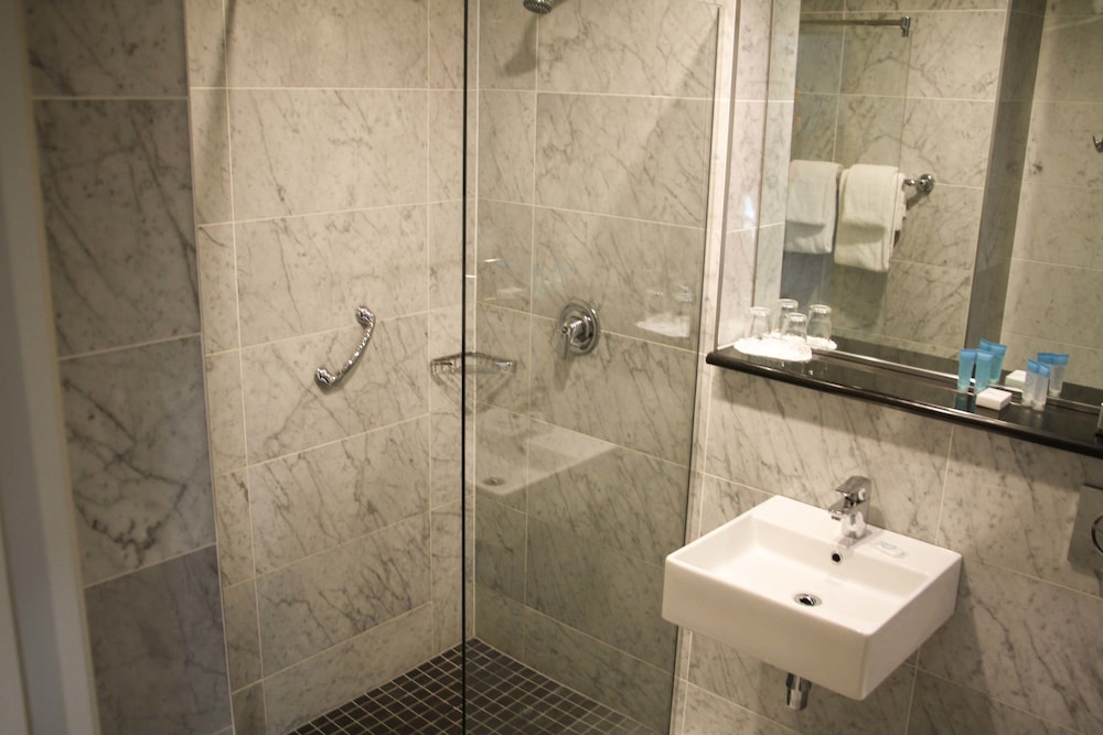 Eyre Square Hotel 15/58