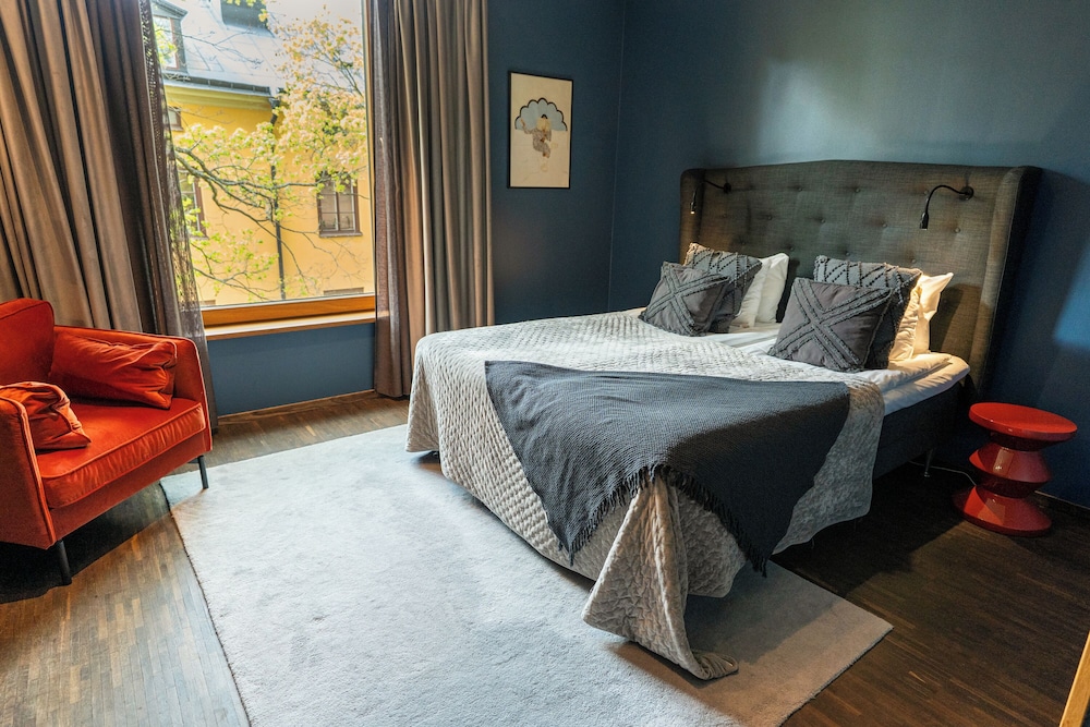 ROOM, DOUBLE BED