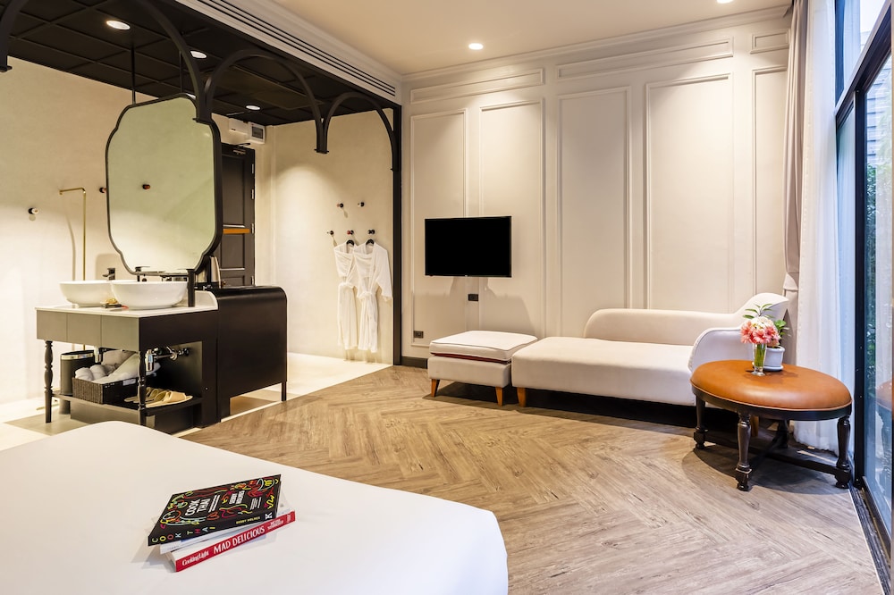 MiLa Hotel Thapae 8/63