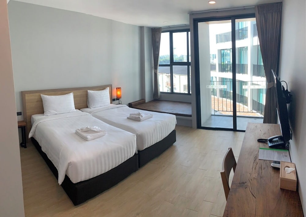 Atom Phuket Hotel -SHA Plus 20/50