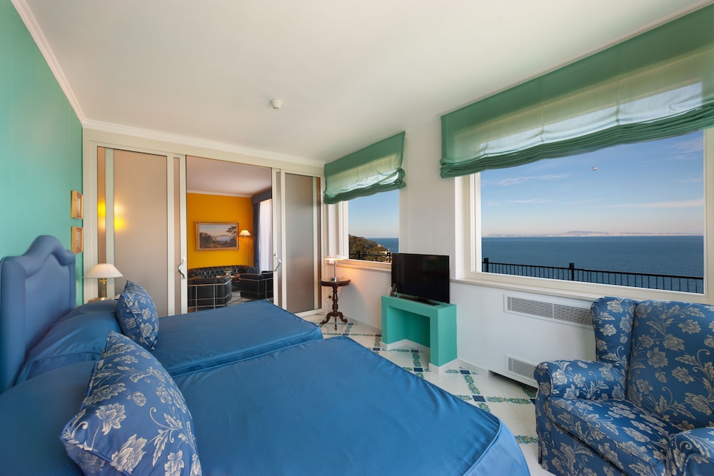 SUITE, SEA VIEW, BALCONY