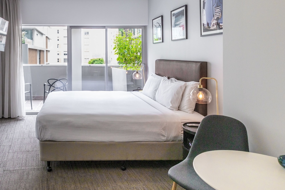 Holiday Inn & Suites Sydney Bondi Junction 28/49