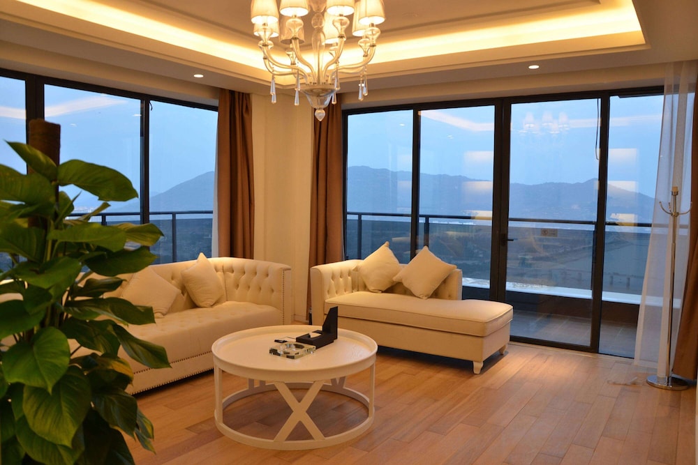 Wyndham Garden Lingshui 24/35