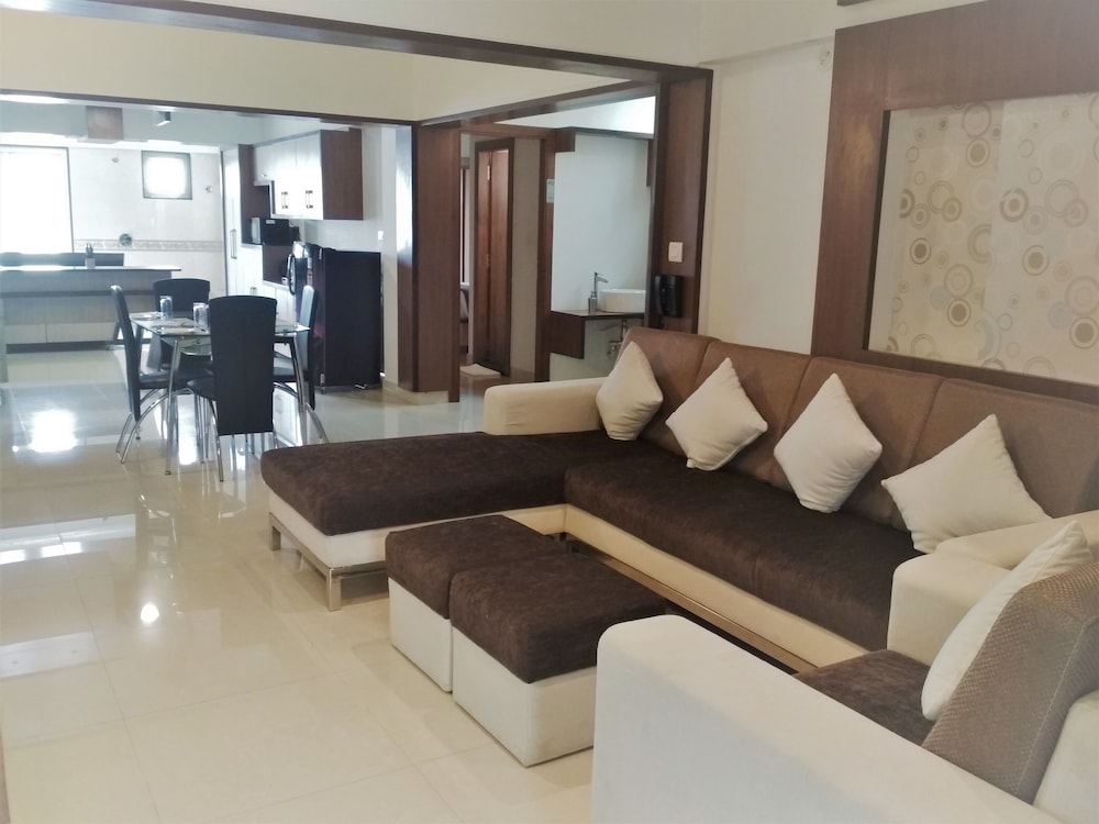 White Castle Corporate Residences 30/50