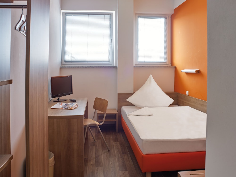Orange Hotel Und Apartments 11/36