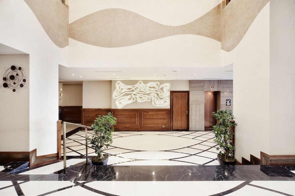 Grand Hotel de Pera 5/50