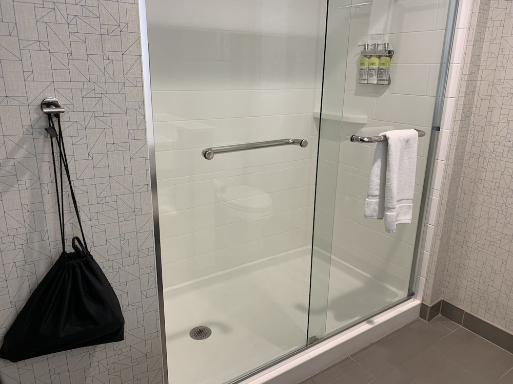 HOLIDAY INN EXPRESS & SUITES MOORE 44/75