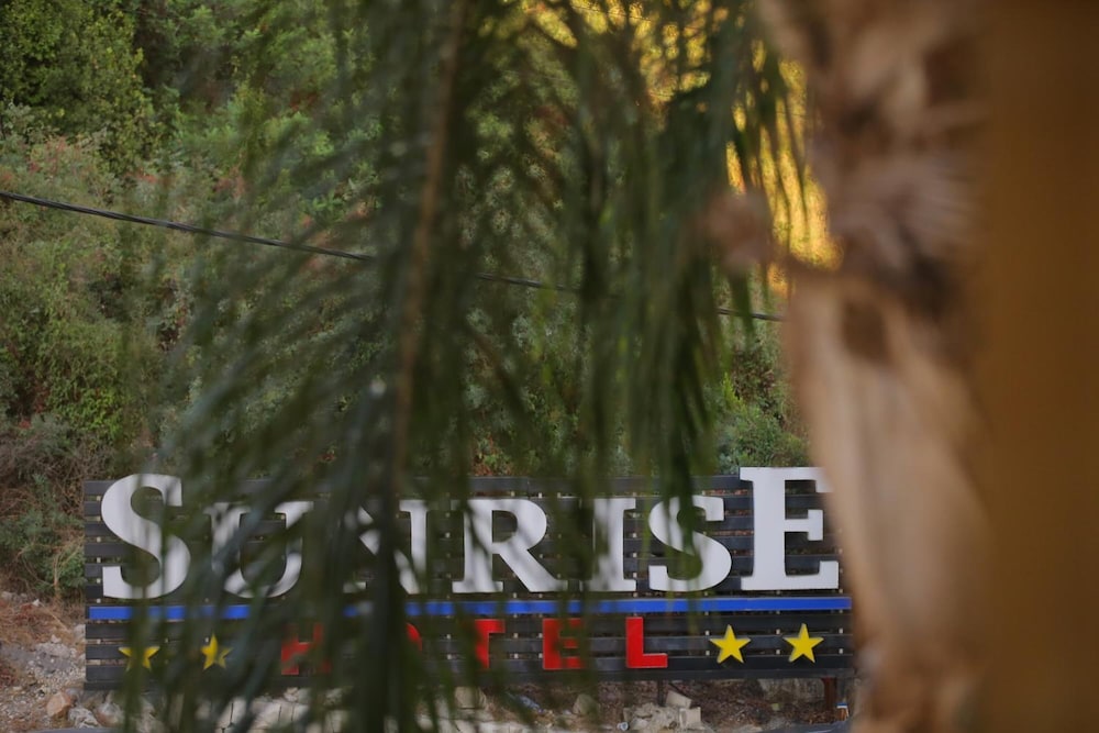 Sunrise Hotel 49/53