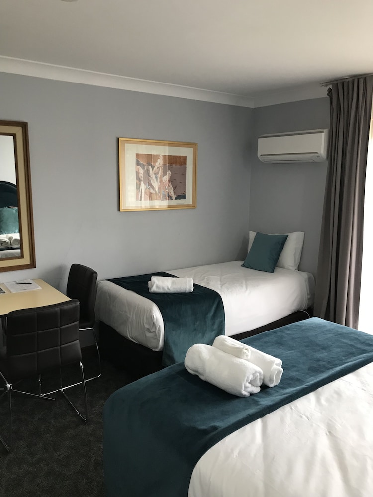 Town &amp; Country Motor Inn Forbes 16/30